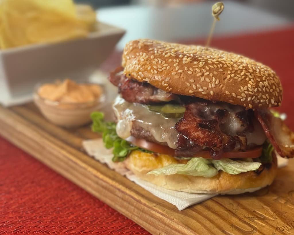 Bacon cheeseburger, Before